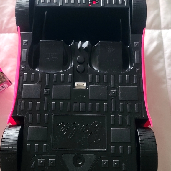 BARBIE CAR CENTERPIECE - Picture 7 of 14